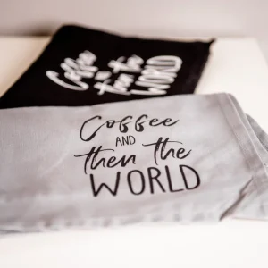 Geschirrtuch mit Spruch 'Coffee and then the world' - Geschenk zum Einzug, Hochzeit oder als Mitbringsel